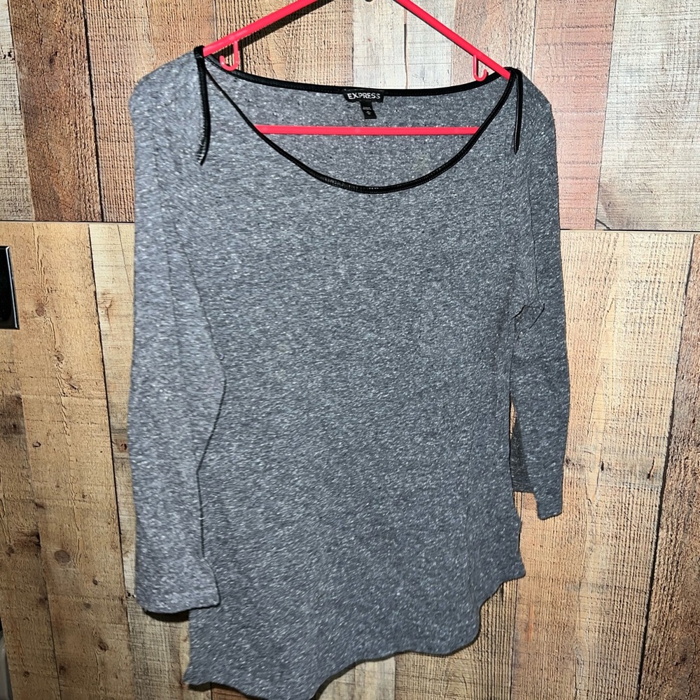 Express 3/4 sleeve tee